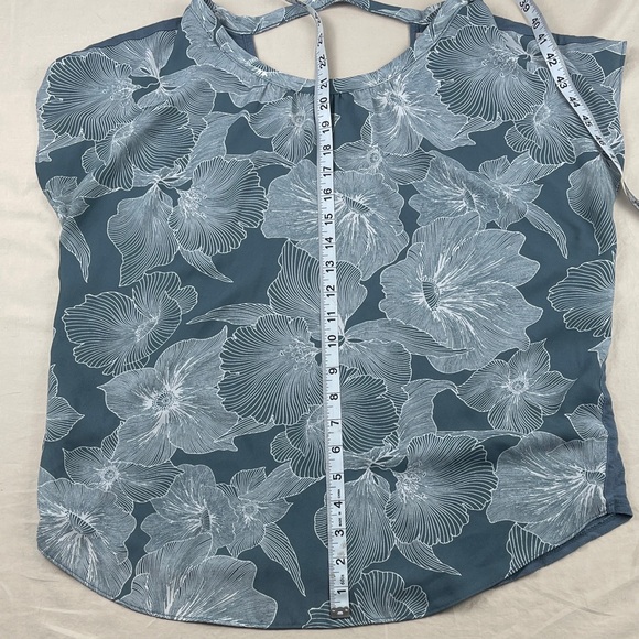 LOFT Blue Floral Short Sleeve Blouse - Picture 5 of 6